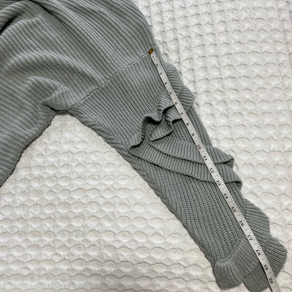Simplee Gray Ruffle Sleeve Sweater - Picture 9 of 10